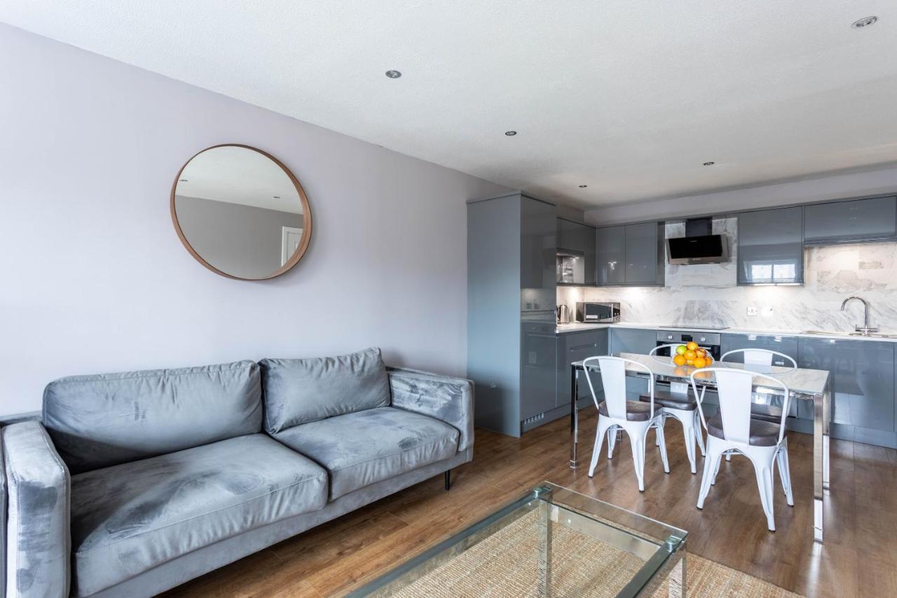 Stunning 2 Bed Merchant City Apartment With Residents Parking Glasgow Exteriör bild